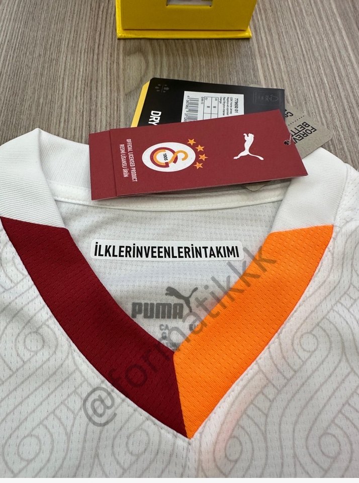 Galatasaray 24-25 UEFA Beyaz Victor Osimhen - Görsel 3