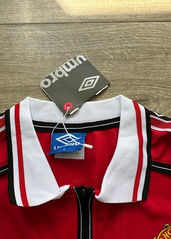 Manchester United 1998-1999 iç saha forması - Görsel 3