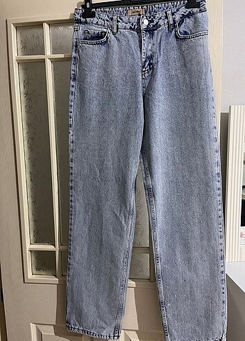 Taşlı mavi kot pantolon