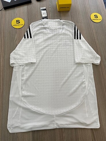 Diğer Real Madrid 2024-2025 Maç Forması
