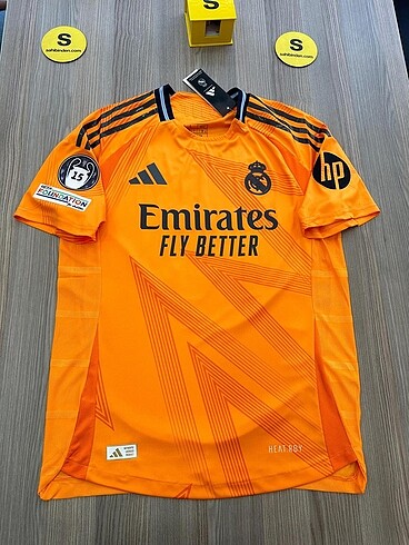 Diğer Real Madrid 2024-2025 deplasman Arda Güler forması.