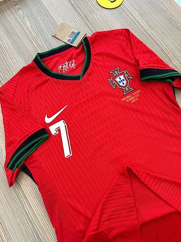 s Beden kırmızı Renk Portekiz Euro 2024 İç Saha ?Cristiano Ronaldo? maç forması