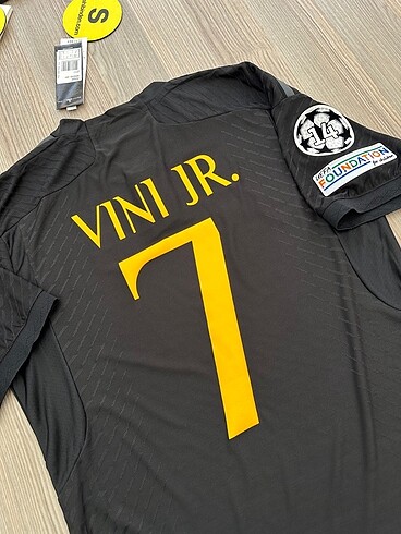 m Beden Real Madrid 2023-2024 deplasman ?Vinicius JR? forması.