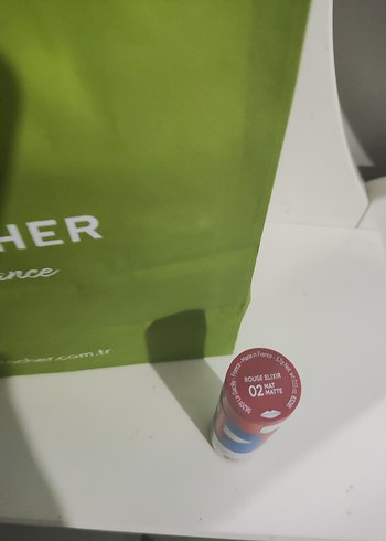 Yves Rocher Mat ruj 3 veya 4 kez kullanılmıştır
