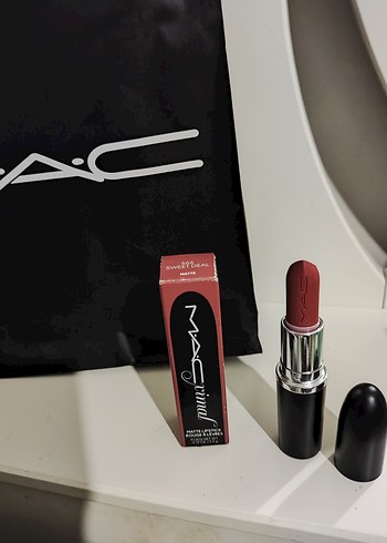 MAC Koyu Kırmızı Mat Ruj