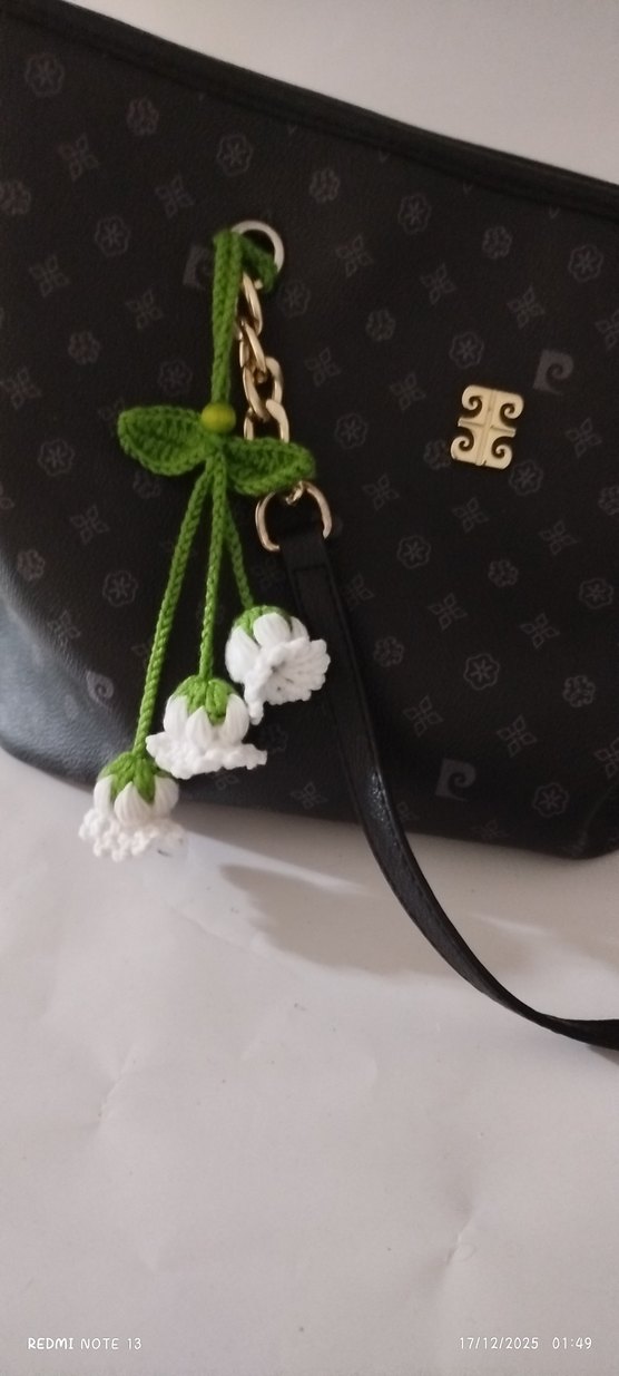 Beyaz Lily Sümbül Çiçekli Kadın Anahtarlık - Görsel 4