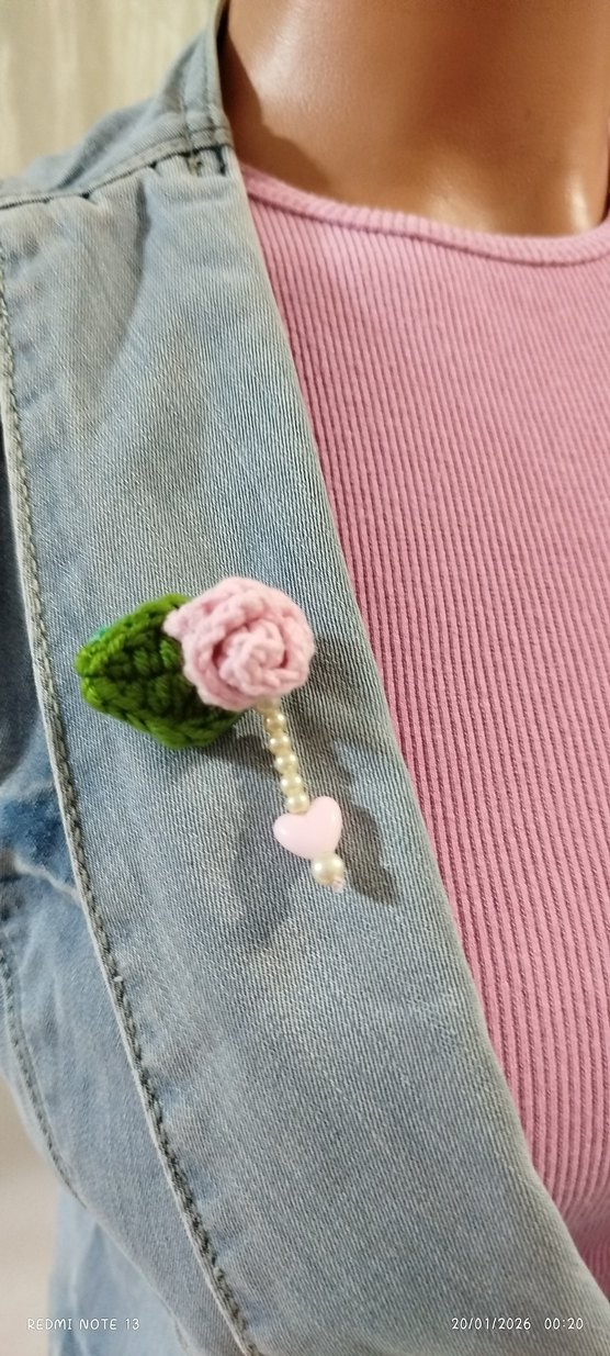 Örgü Pembe Çiçek Boncuklu Broş - Görsel 3