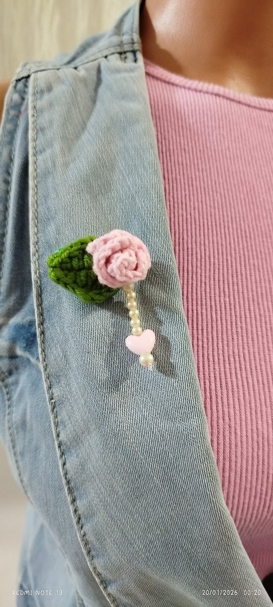 Örgü Pembe Çiçek Boncuklu Broş - Görsel 2