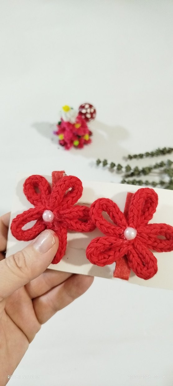 Kırmızı Örgü Çiçekli Çocuk Toka Seti(iki tane toka) - Görsel 2