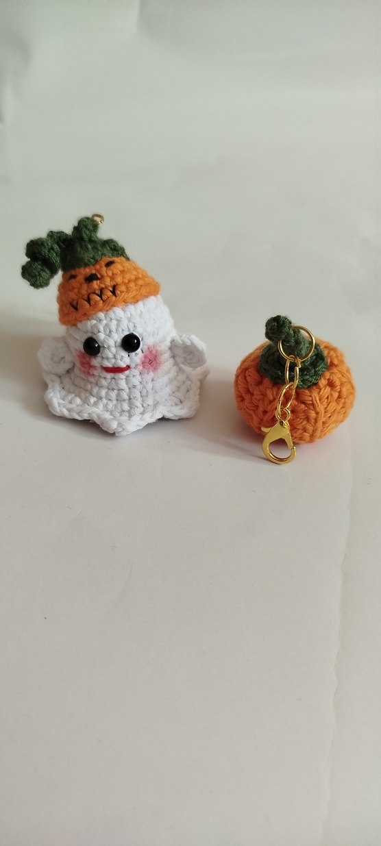 Örgü Turuncu Balkabağı ve Hayalet Anahtarlık - Görsel 3