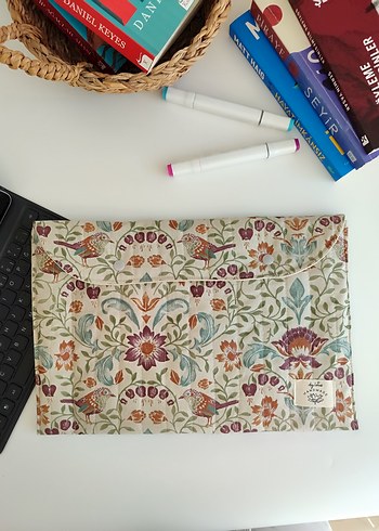 Diğer Tablet/Laptop Çantası