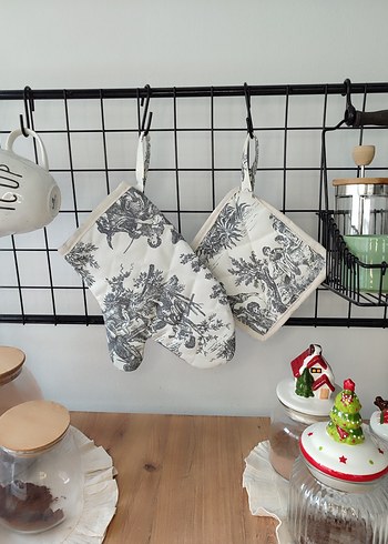 Beyaz ve Gri Desenli Fırın Eldiveni ve Tutacak Seti - Görsel 3