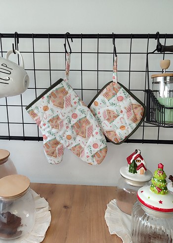 Yılbaşı evi desenli Mutfak Eldiveni Seti - Görsel 3