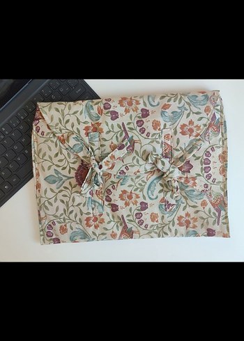  Beden Laptop/Tablet Kılıfı