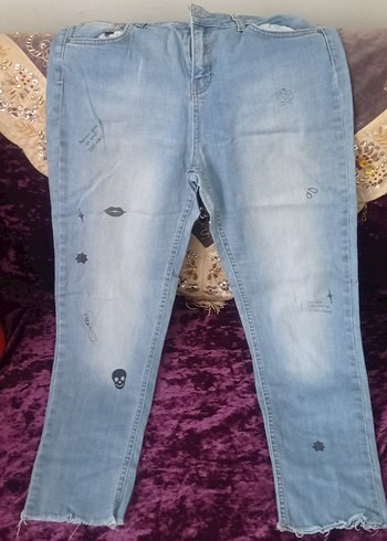 Nakış Detaylı Düğmeli Gri Mavi Kadın Kot Pantolon - Görsel 2