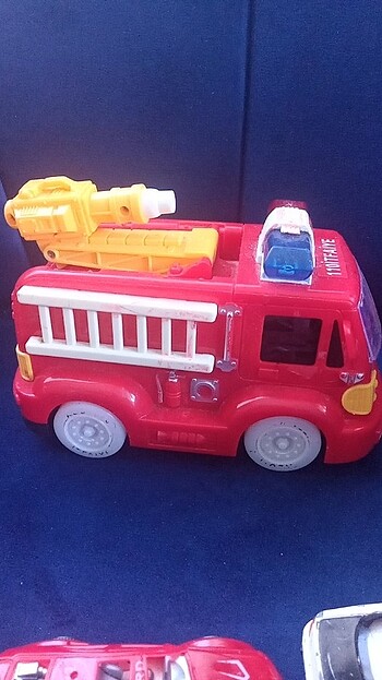 Oyuncak itfaiye ambulans polis vb.