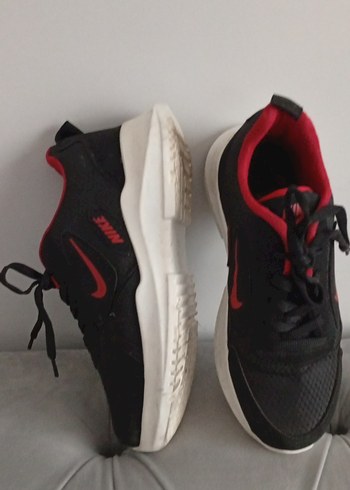 Nike Kırmızı Siyah Bağcıklı Spor Ayakkabı - Görsel 2