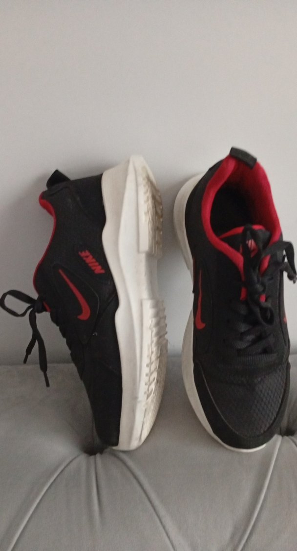 Nike Kırmızı Siyah Bağcıklı Spor Ayakkabı - Görsel 2