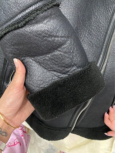 Stradivarius Siyah kürklü ceket mont