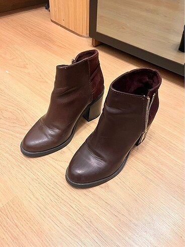 Stradivarius Stradivarius bordo bot