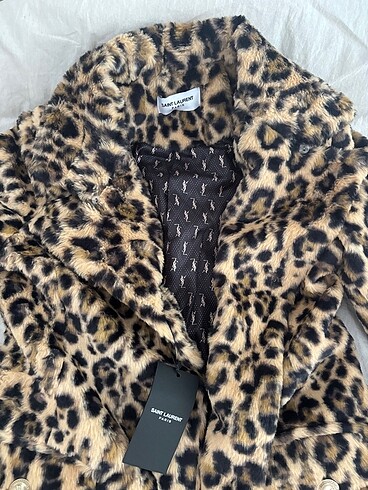 s Beden Leopard desenli kaban