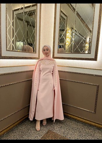 Pembe Uzun Kollu Dökümlü Tesettür Abiye