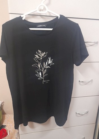 42 Beden siyah Renk Siyah Çiçek Baskılı Kısa Kollu Kadın Tişört