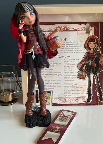 Ever After High Cerise Hood