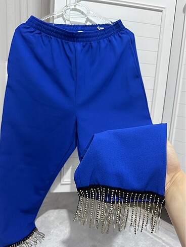 Paça kısmı taşlı pantolon