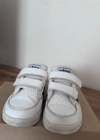 25 Beden Erkek Çocuk Adidas Beyaz Spor Ayakkabı