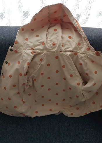 Bej Kapüşonlu Kız Yağmurluk - Görsel 3