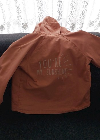 Bej Kapüşonlu Kız Yağmurluk - Görsel 2