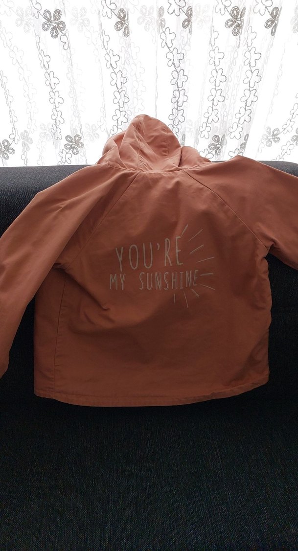 Bej Kapüşonlu Kız Yağmurluk - Görsel 2