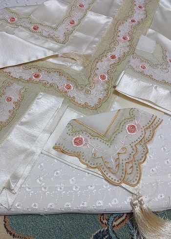 İşlemeli Beyaz Salon Takımı - Görsel 3