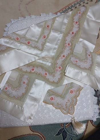 İşlemeli Beyaz Salon Takımı - Görsel 2