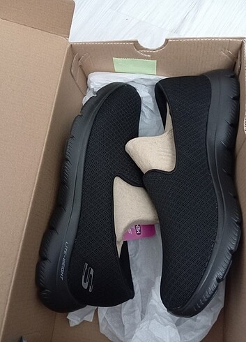 37,5 Beden Skechers bayan ayakkabı