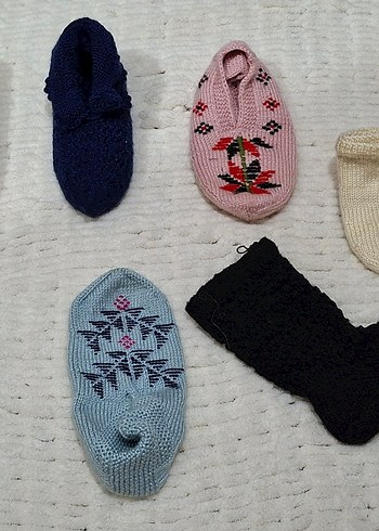 nakışlı el örgü patik - Görsel 2