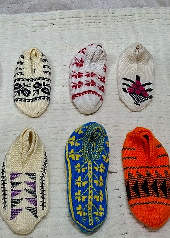 nakışlı el örgü patik - Görsel 3