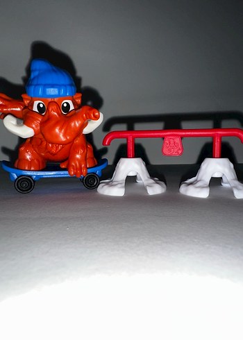 Kinder sürpriz maxi hareketli figür - Görsel 2