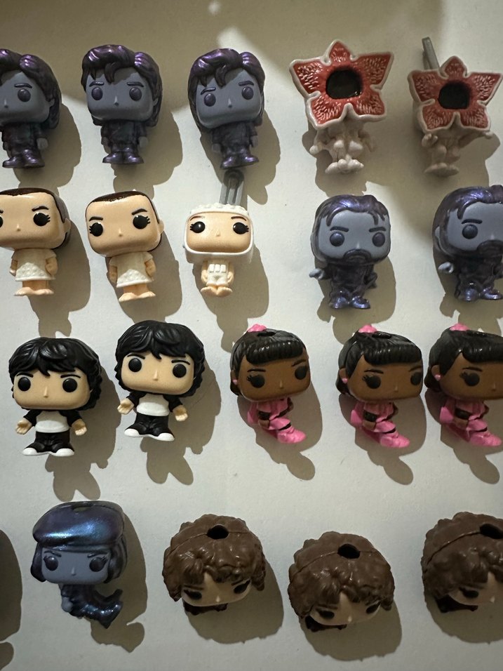 Kinder joy stranger things figür - Görsel 3