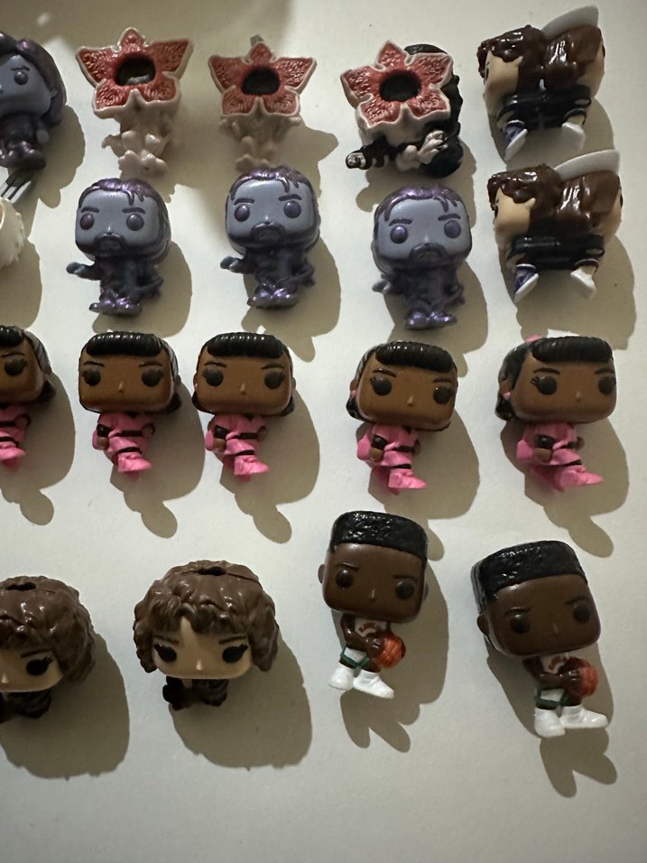 Kinder joy stranger things figür - Görsel 4