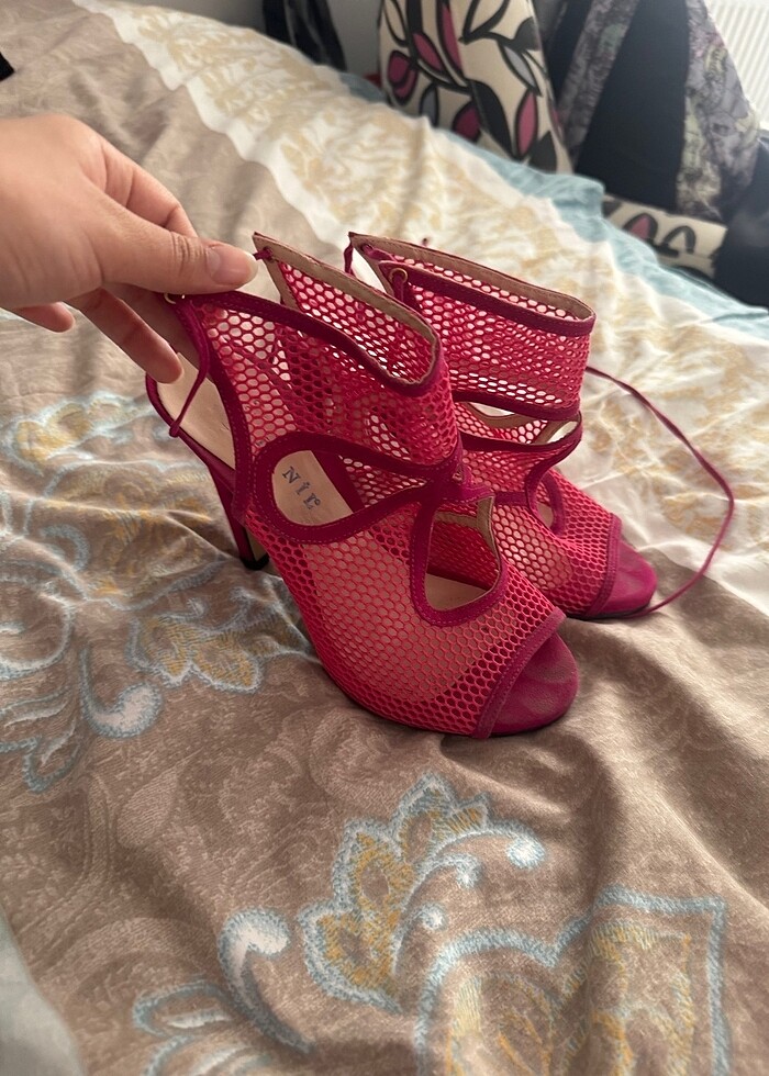 Bilekten bağlamalı topuklu ayakkabı - Görsel 3