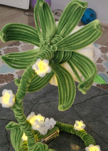 Beyaz Çiçek Tasarımlı Masa Lambası - Görsel 2