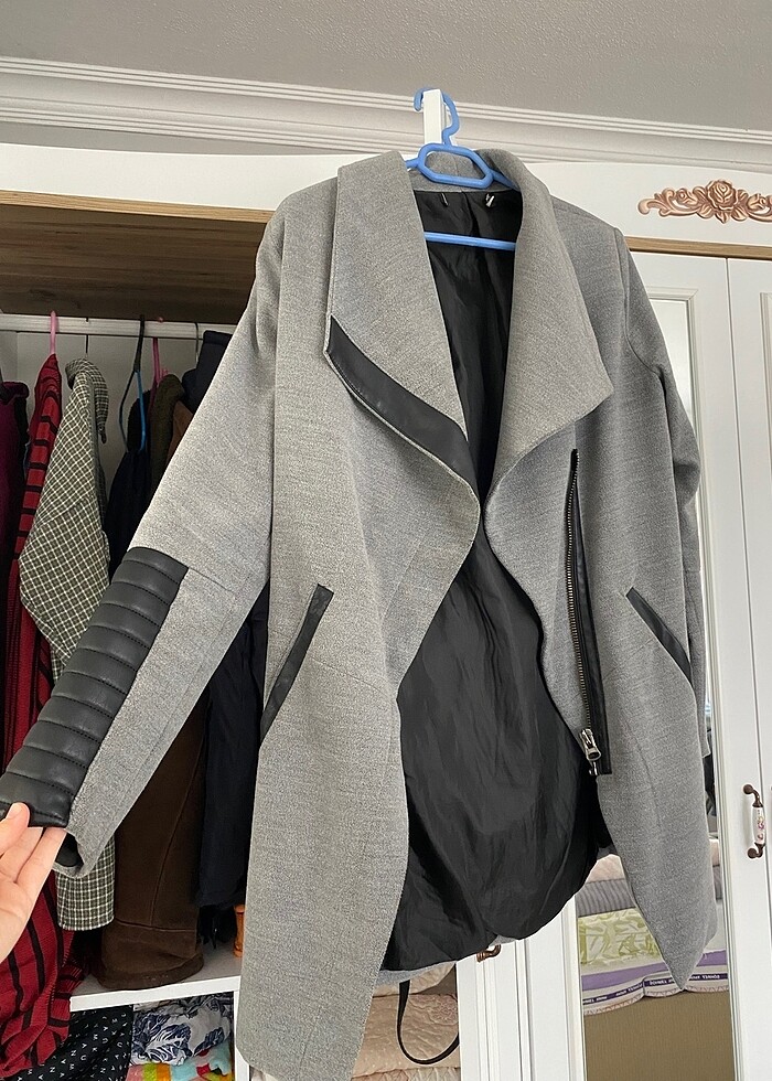 Gri deri detaylı kısa kaban - Görsel 2