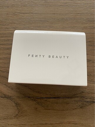 Fenty beauty blotting pudra