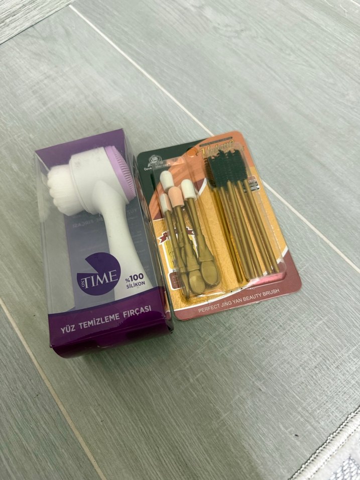 Camel Renkli Makyaj Fırçaları ve Temizleme Aparatı - Görsel 2