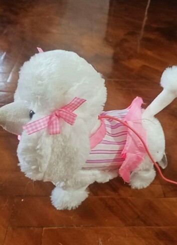 Uzaktan kumandalı süslü köpek 