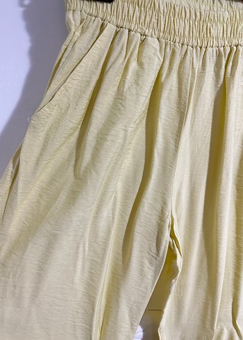 Kadın Sarı Keten Pilili Mini Kumaş Pantolon - Görsel 3