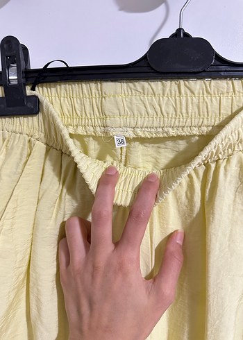 Kadın Sarı Keten Pilili Mini Kumaş Pantolon - Görsel 4