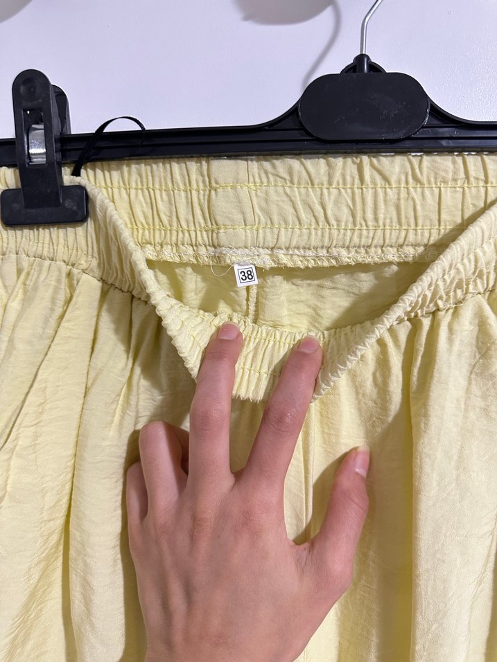 Kadın Sarı Keten Pilili Mini Kumaş Pantolon - Görsel 4